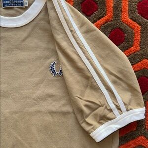 MAKE OFFER Fred Perry Beige and White Short Sleeve Shirt Tee Men's Small